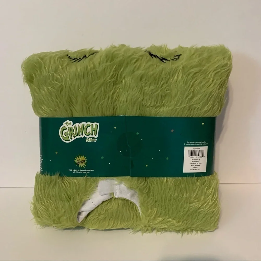 NWT. DR. SEUSS The Grinch 48” Tree Skirt